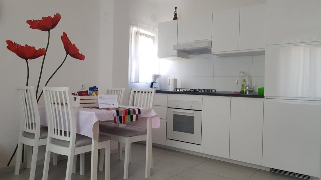 Home Away From Home With A Heated Pool Punat Exterior foto