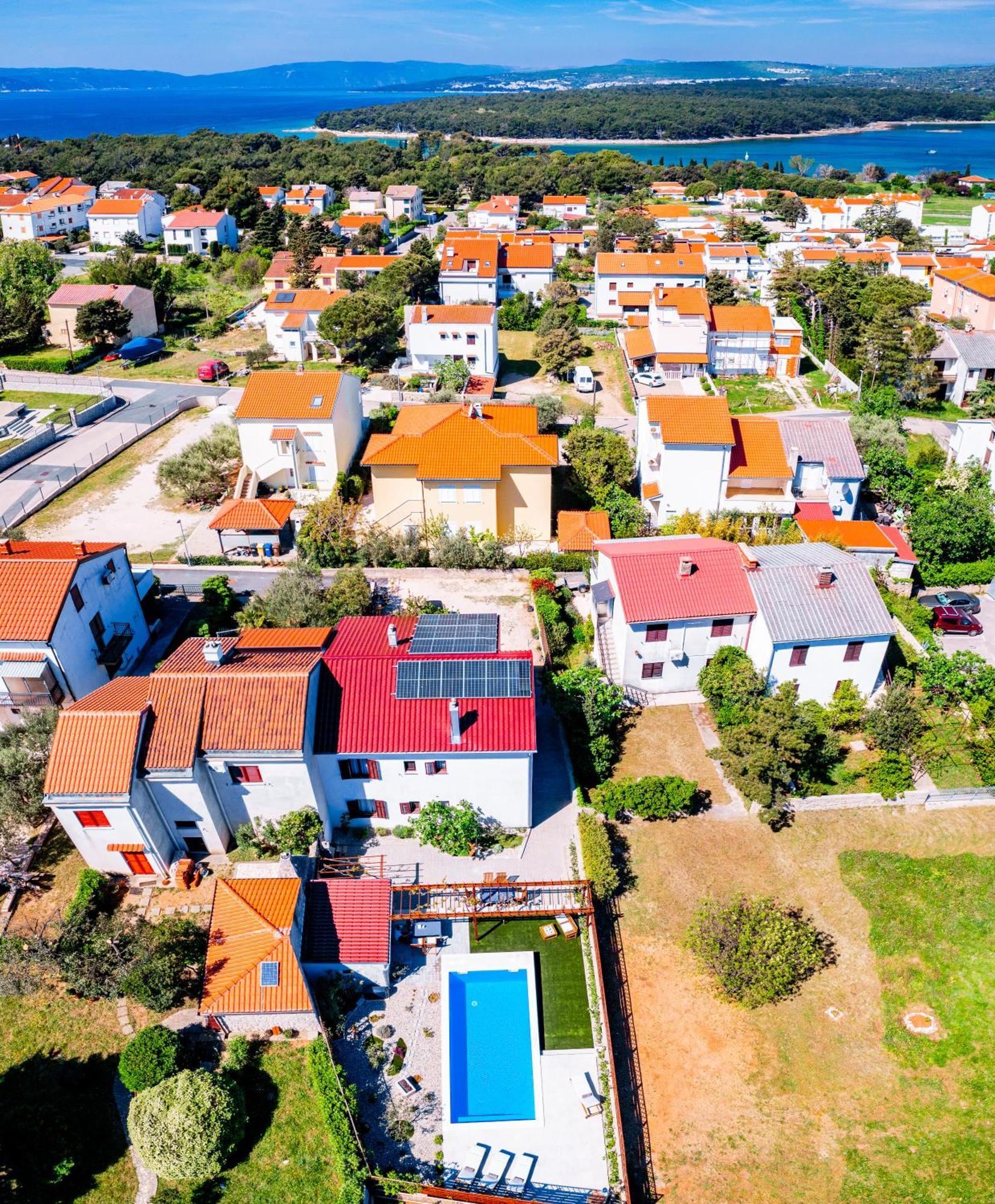 Home Away From Home With A Heated Pool Punat Exterior foto